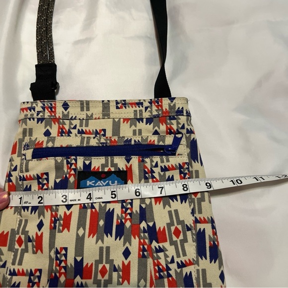 Kavu Red and Blue Crossbody Bag Vibrant Design - Picture 8 of 12
